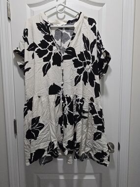 H&M Black and White Floral V-Neck Tunic